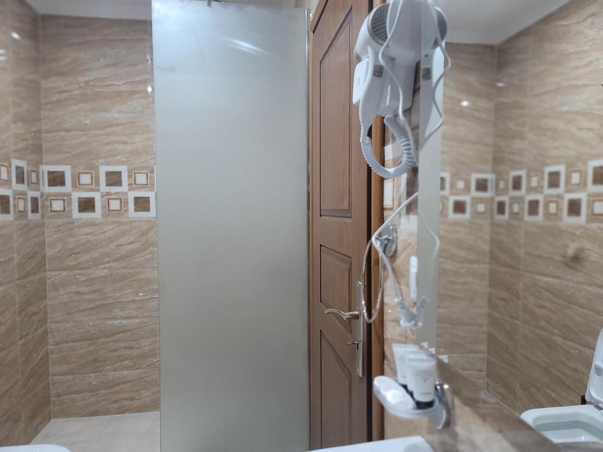 G&K Garden Hotel 베라트 외부 사진